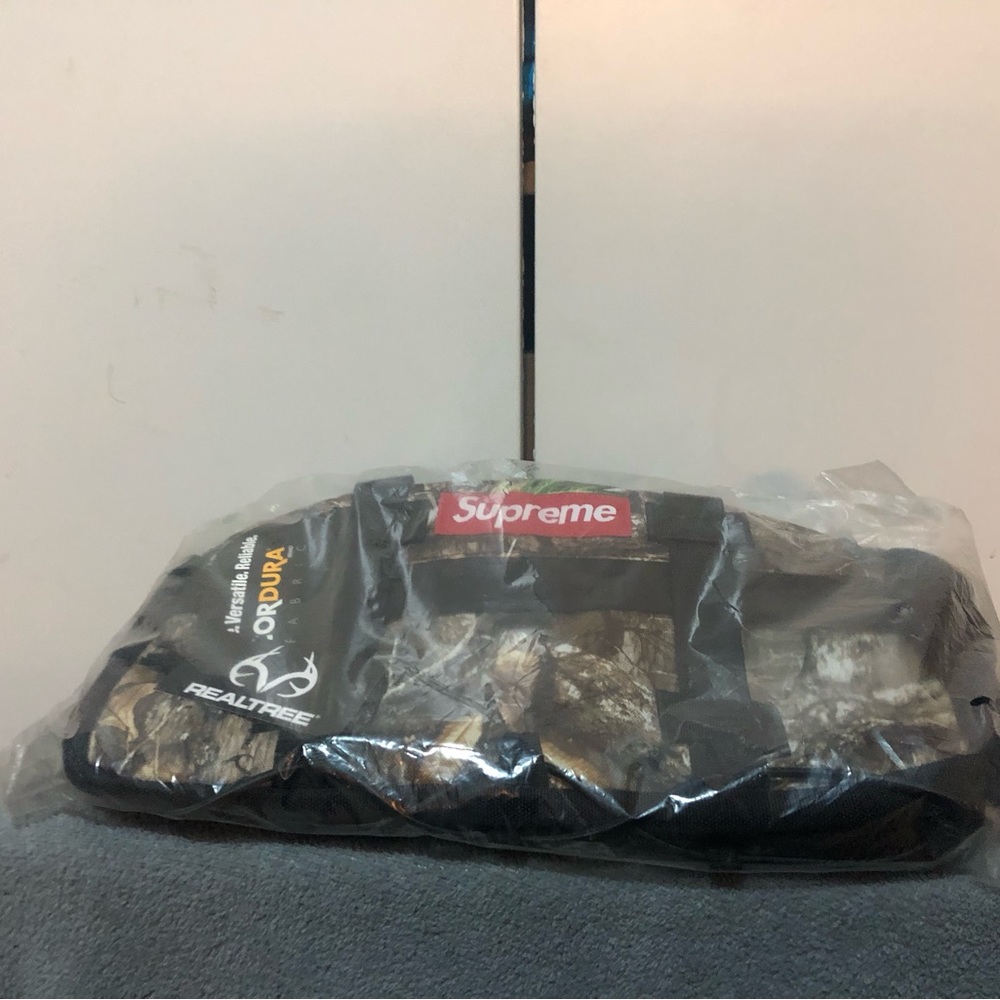supreme waist bag (real tree)